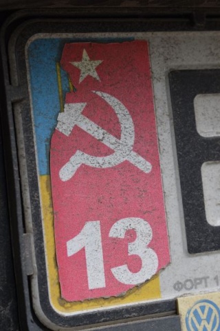 Hammer and sickle instead of Ukrainian colours